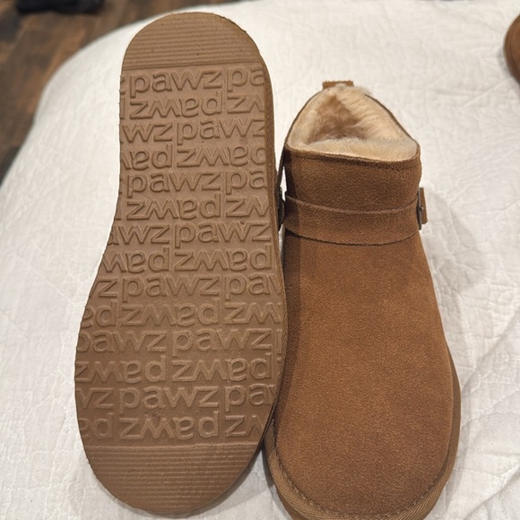 Size 7 ankle bear paw boots - Picture 2 of 4
